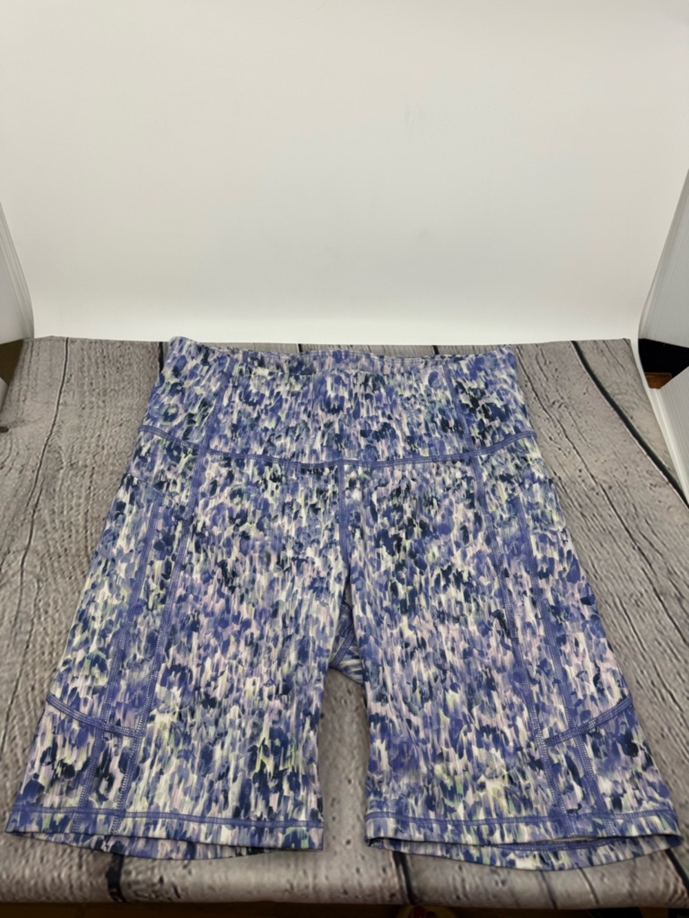✨ATHLETA Ultimate Stash II 7" Shorts, size M.
